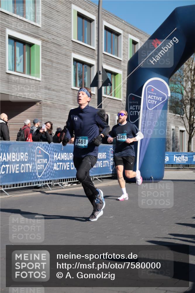 06.04.2025 - 44. Internationalen Wilhelmsburger Insellauf A. Gomolzig http://msf.ph/oto/7580000 06.04.2025 10:22:16 Ziel 3353, 3461, 3553, 4548, 4590 meine-sportfotos.de
