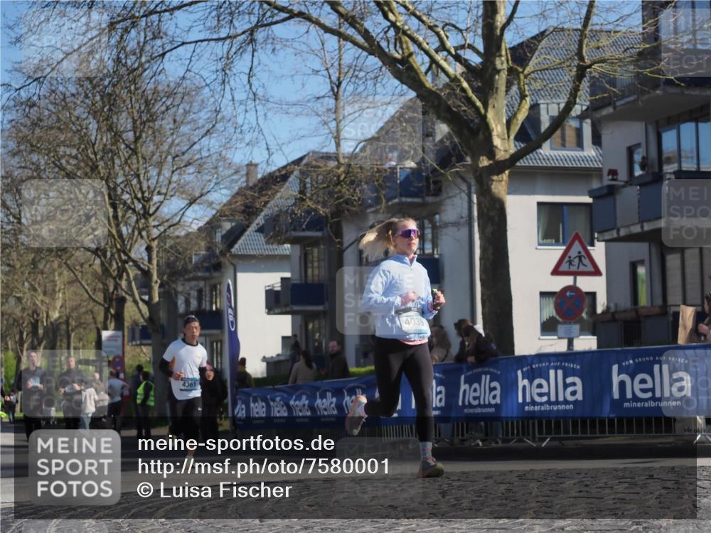 06.04.2025 - 44. Internationalen Wilhelmsburger Insellauf Luisa Fischer http://msf.ph/oto/7580001 06.04.2025 10:44:58 Ziel 4361, 4039, 1 meine-sportfotos.de