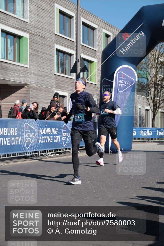 06.04.2025 - 44. Internationalen Wilhelmsburger Insellauf A. Gomolzig http://msf.ph/oto/7580003 06.04.2025 10:22:15 Ziel 3461, 3553, 4548, 4590 meine-sportfotos.de