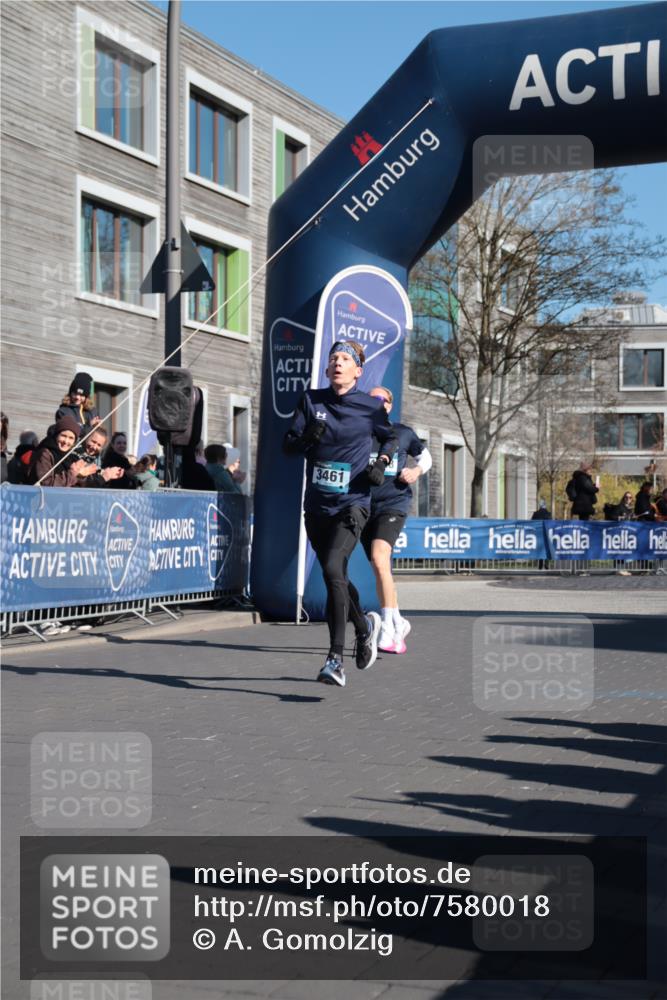 06.04.2025 - 44. Internationalen Wilhelmsburger Insellauf A. Gomolzig http://msf.ph/oto/7580018 06.04.2025 10:22:15 Ziel 3461, 3553, 4548, 4590 meine-sportfotos.de