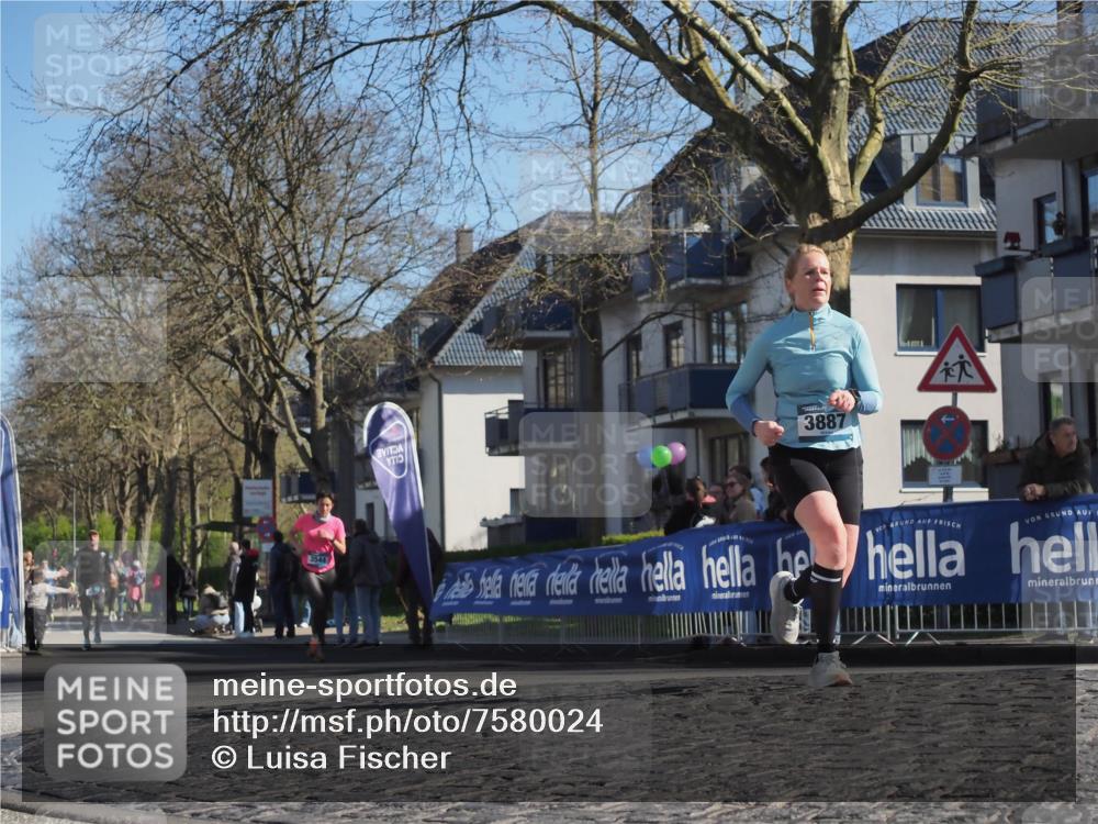 06.04.2025 - 44. Internationalen Wilhelmsburger Insellauf Luisa Fischer http://msf.ph/oto/7580024 06.04.2025 10:39:46 Ziel 3887, 3544 meine-sportfotos.de