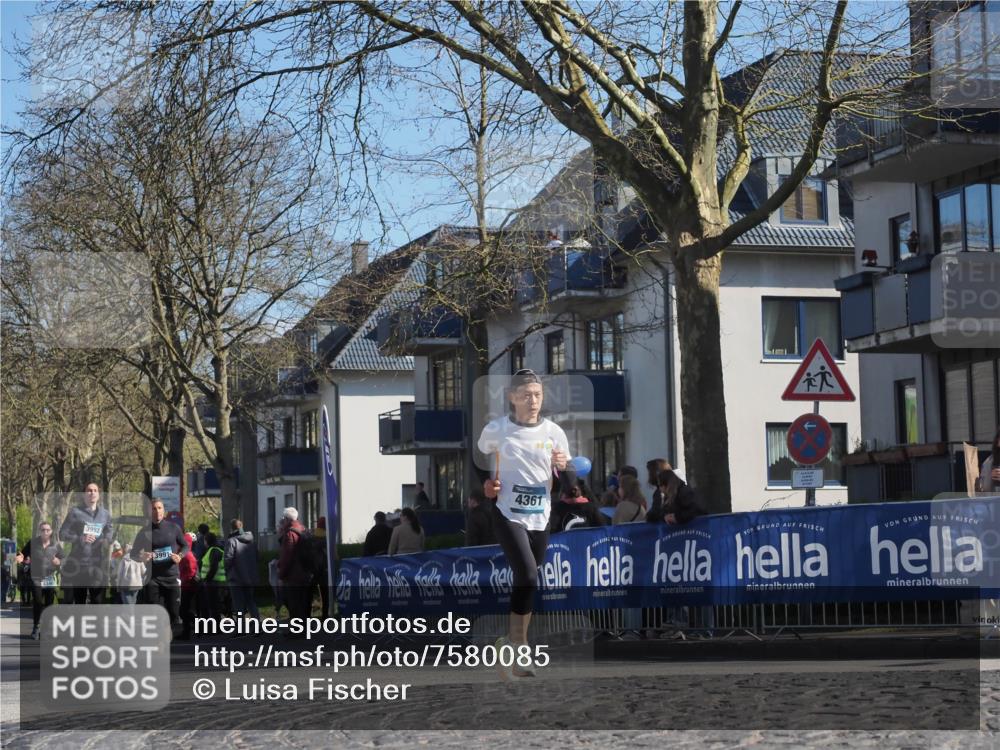06.04.2025 - 44. Internationalen Wilhelmsburger Insellauf Luisa Fischer http://msf.ph/oto/7580085 06.04.2025 10:44:59 Ziel 3992, 3991, 4361 meine-sportfotos.de