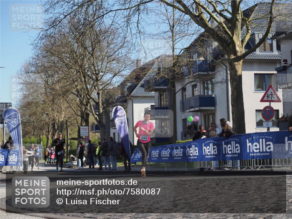06.04.2025 - 44. Internationalen Wilhelmsburger Insellauf Luisa Fischer http://msf.ph/oto/7580087 06.04.2025 10:39:48 Ziel 3544 meine-sportfotos.de