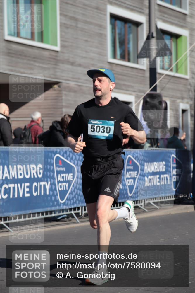 06.04.2025 - 44. Internationalen Wilhelmsburger Insellauf A. Gomolzig http://msf.ph/oto/7580094 06.04.2025 10:21:56 Ziel 3597, 4541, 5030 meine-sportfotos.de