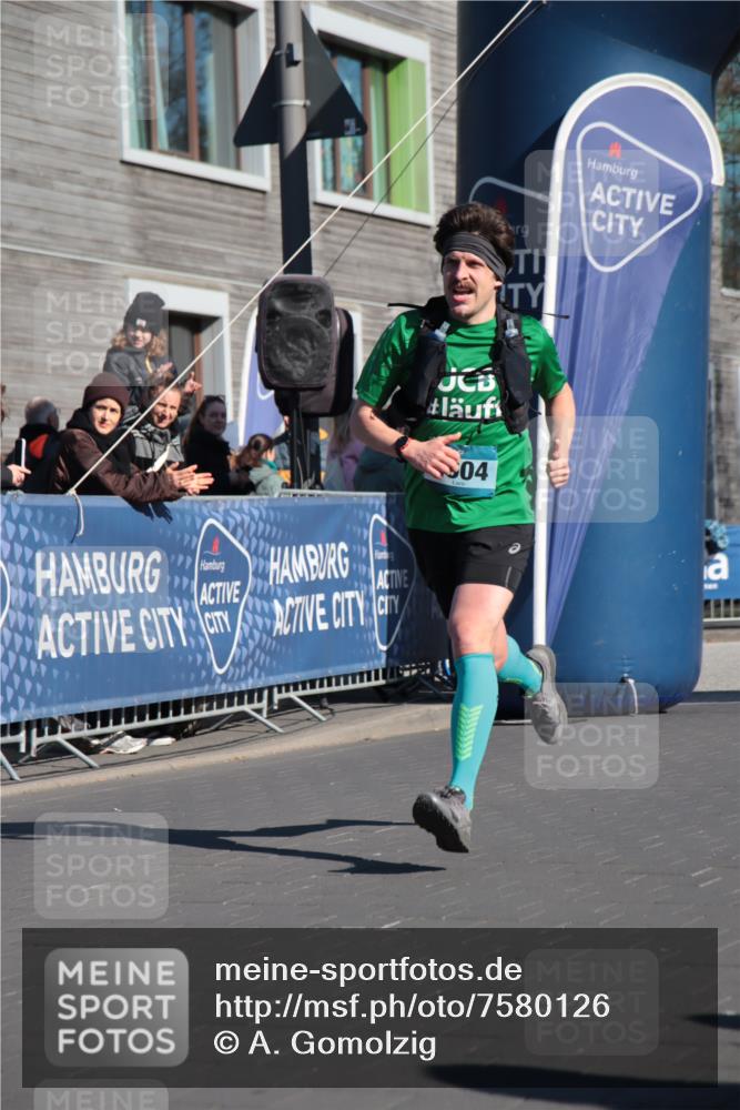06.04.2025 - 44. Internationalen Wilhelmsburger Insellauf A. Gomolzig http://msf.ph/oto/7580126 06.04.2025 10:21:45 Ziel 4604 meine-sportfotos.de