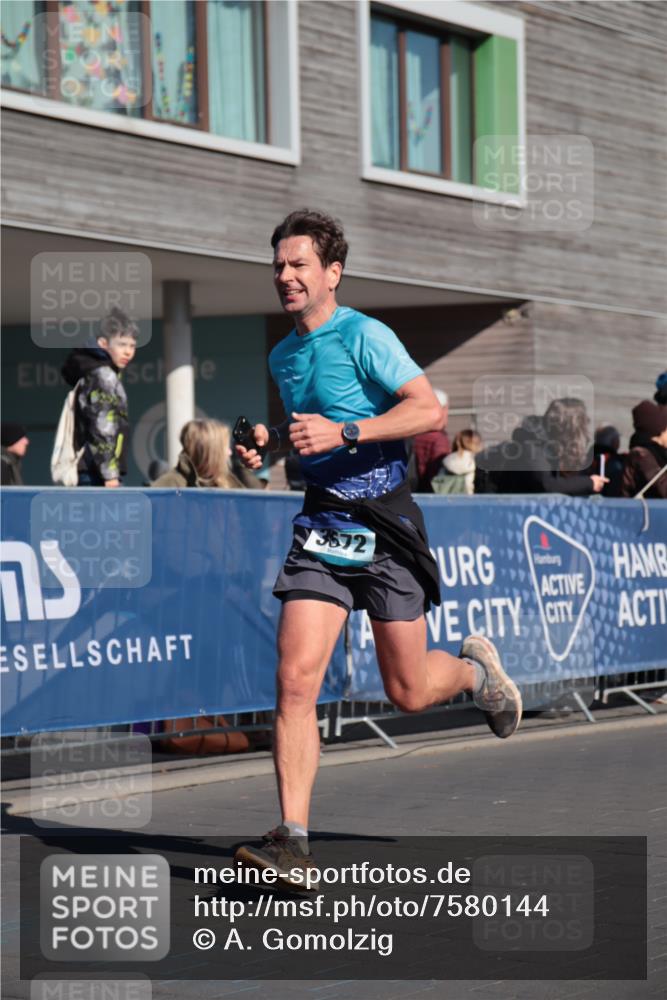 06.04.2025 - 44. Internationalen Wilhelmsburger Insellauf A. Gomolzig http://msf.ph/oto/7580144 06.04.2025 10:21:28 Ziel 3161, 3469, 3572, 3598 meine-sportfotos.de