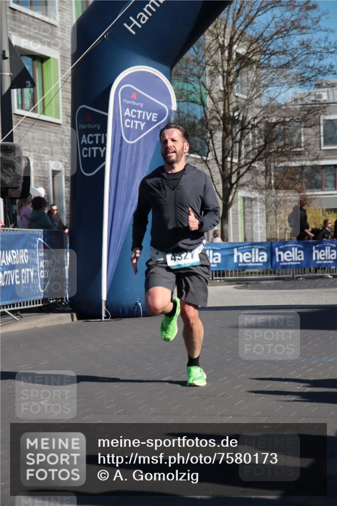 06.04.2025 - 44. Internationalen Wilhelmsburger Insellauf A. Gomolzig http://msf.ph/oto/7580173 06.04.2025 10:21:17 Ziel 3161, 4321 meine-sportfotos.de