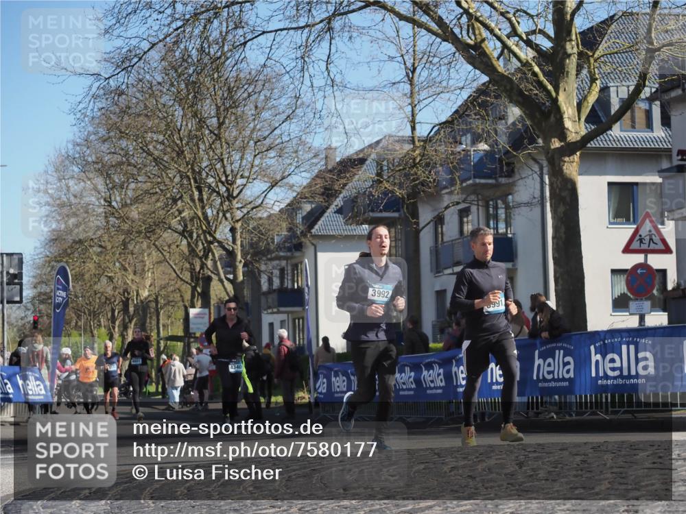 06.04.2025 - 44. Internationalen Wilhelmsburger Insellauf Luisa Fischer http://msf.ph/oto/7580177 06.04.2025 10:45:03 Ziel 4601, 4340, 3992, 991 meine-sportfotos.de