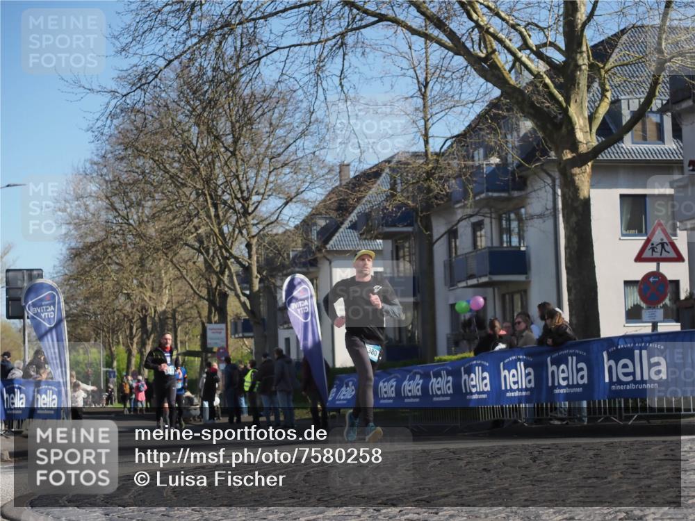 06.04.2025 - 44. Internationalen Wilhelmsburger Insellauf Luisa Fischer http://msf.ph/oto/7580258 06.04.2025 10:39:52 Ziel 380 meine-sportfotos.de