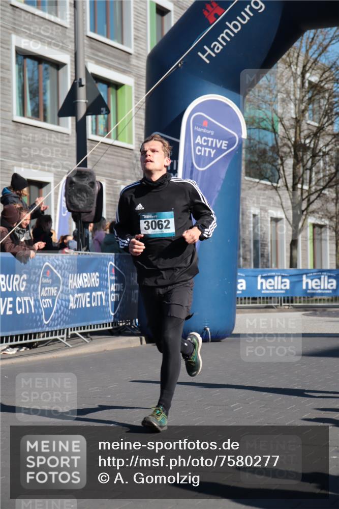 06.04.2025 - 44. Internationalen Wilhelmsburger Insellauf A. Gomolzig http://msf.ph/oto/7580277 06.04.2025 10:20:40 Ziel 3062, 3609, 3768, 3864 meine-sportfotos.de