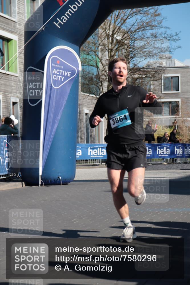 06.04.2025 - 44. Internationalen Wilhelmsburger Insellauf A. Gomolzig http://msf.ph/oto/7580296 06.04.2025 10:20:36 Ziel 3062, 3609, 3768, 3864 meine-sportfotos.de