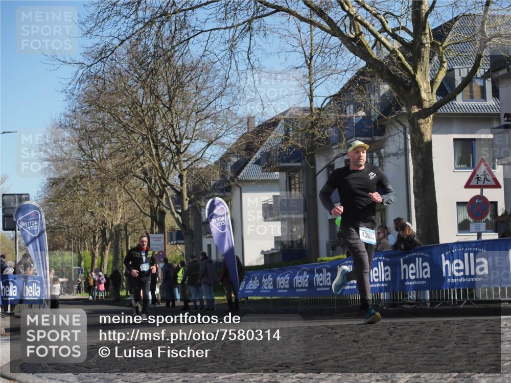 06.04.2025 - 44. Internationalen Wilhelmsburger Insellauf Luisa Fischer http://msf.ph/oto/7580314 06.04.2025 10:39:52 Ziel 513, 13, 4380 meine-sportfotos.de