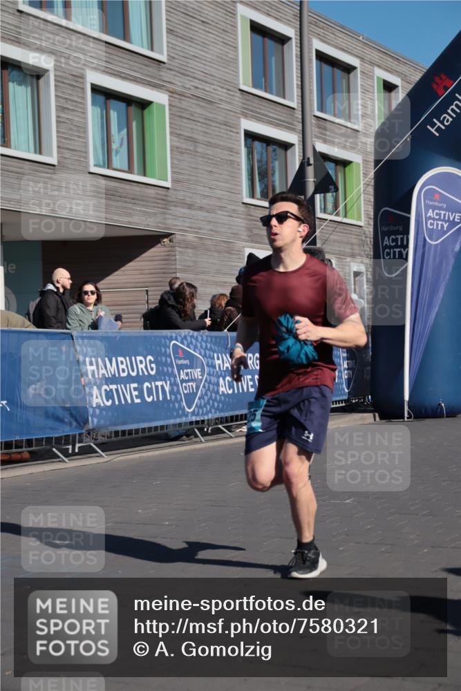 06.04.2025 - 44. Internationalen Wilhelmsburger Insellauf A. Gomolzig http://msf.ph/oto/7580321 06.04.2025 10:20:19 Ziel 3416, 4525, 4608, 5193 meine-sportfotos.de