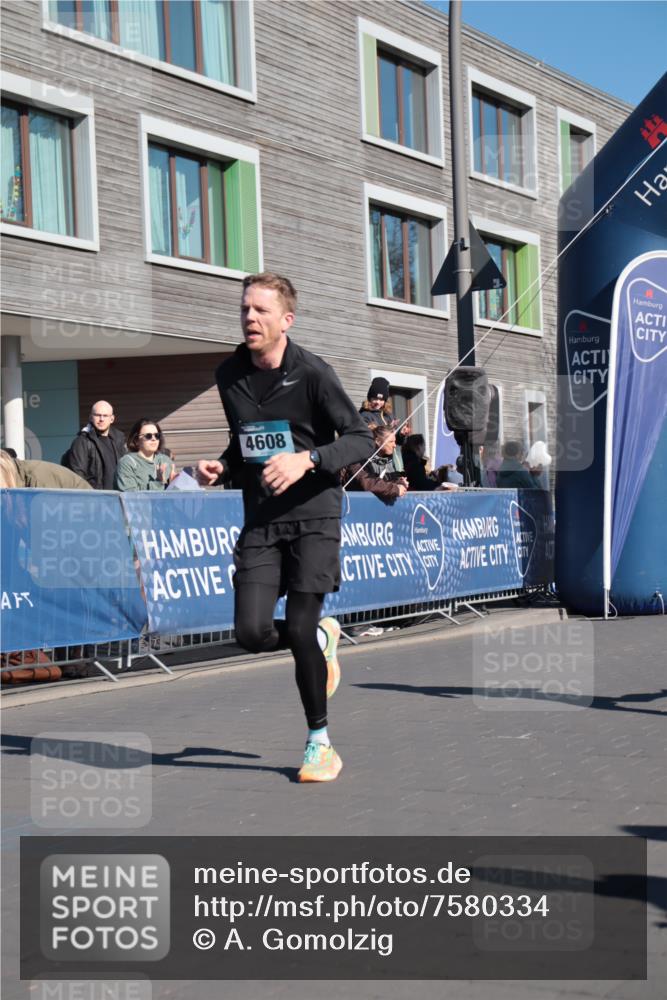 06.04.2025 - 44. Internationalen Wilhelmsburger Insellauf A. Gomolzig http://msf.ph/oto/7580334 06.04.2025 10:20:18 Ziel 3416, 4525, 4608, 5193 meine-sportfotos.de