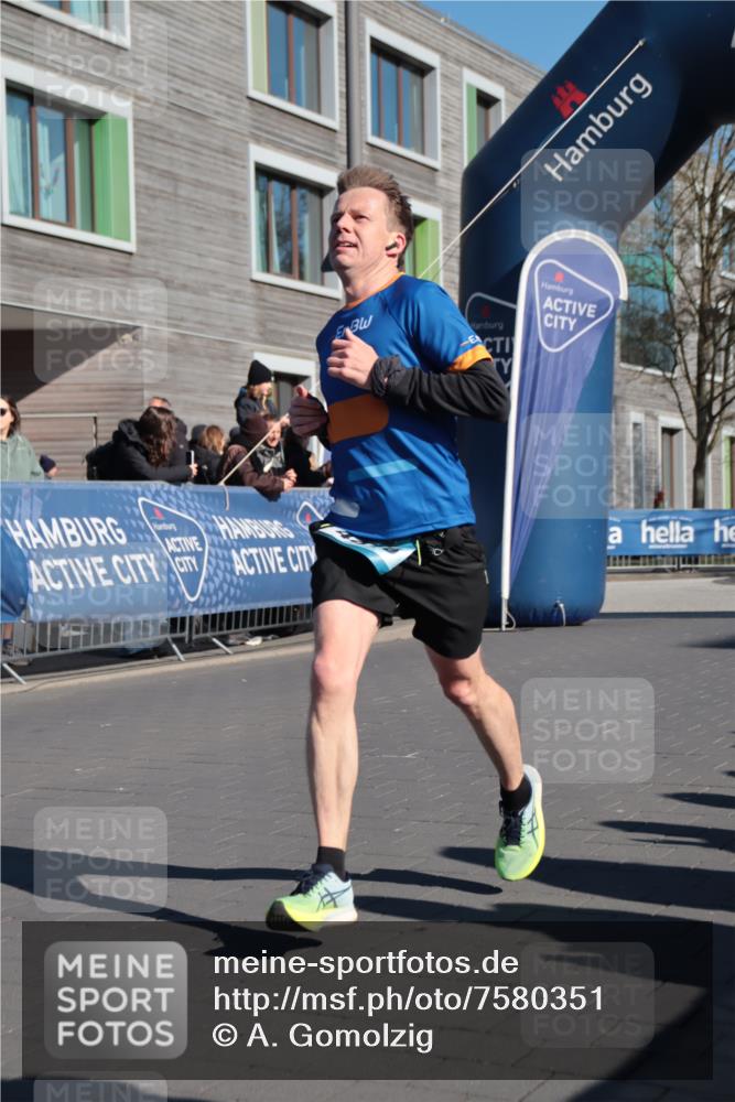 06.04.2025 - 44. Internationalen Wilhelmsburger Insellauf A. Gomolzig http://msf.ph/oto/7580351 06.04.2025 10:20:10 Ziel 3416, 4416 meine-sportfotos.de