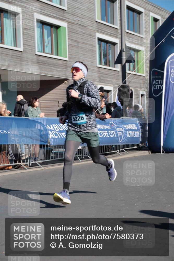 06.04.2025 - 44. Internationalen Wilhelmsburger Insellauf A. Gomolzig http://msf.ph/oto/7580373 06.04.2025 10:19:59 Ziel 5226 meine-sportfotos.de