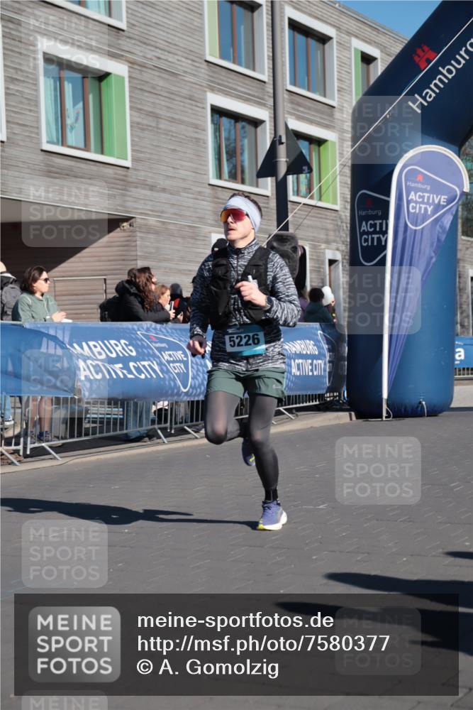 06.04.2025 - 44. Internationalen Wilhelmsburger Insellauf A. Gomolzig http://msf.ph/oto/7580377 06.04.2025 10:19:59 Ziel 5226 meine-sportfotos.de