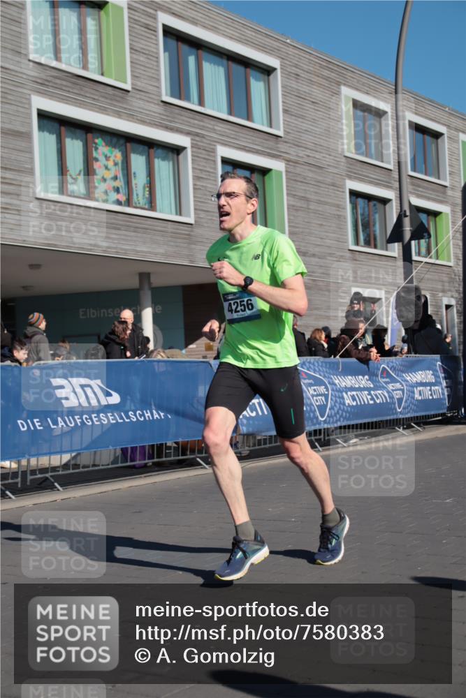 06.04.2025 - 44. Internationalen Wilhelmsburger Insellauf A. Gomolzig http://msf.ph/oto/7580383 06.04.2025 10:19:40 Ziel 4256 meine-sportfotos.de