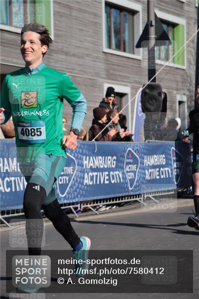 06.04.2025 - 44. Internationalen Wilhelmsburger Insellauf A. Gomolzig http://msf.ph/oto/7580412 06.04.2025 10:19:21 Ziel 3078, 3182, 3456, 3511, 3839, 4085, 4417 meine-sportfotos.de