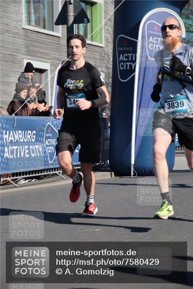 06.04.2025 - 44. Internationalen Wilhelmsburger Insellauf A. Gomolzig http://msf.ph/oto/7580429 06.04.2025 10:19:19 Ziel 3078, 3182, 3456, 3511, 3839, 4085, 4417, 4537 meine-sportfotos.de