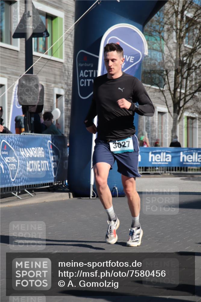 06.04.2025 - 44. Internationalen Wilhelmsburger Insellauf A. Gomolzig http://msf.ph/oto/7580456 06.04.2025 10:19:07 Ziel 3027, 3103 meine-sportfotos.de