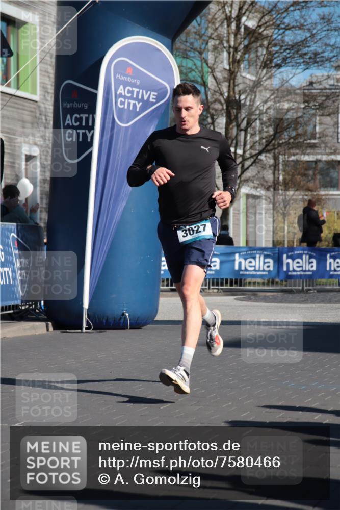 06.04.2025 - 44. Internationalen Wilhelmsburger Insellauf A. Gomolzig http://msf.ph/oto/7580466 06.04.2025 10:19:07 Ziel 3027, 3103 meine-sportfotos.de