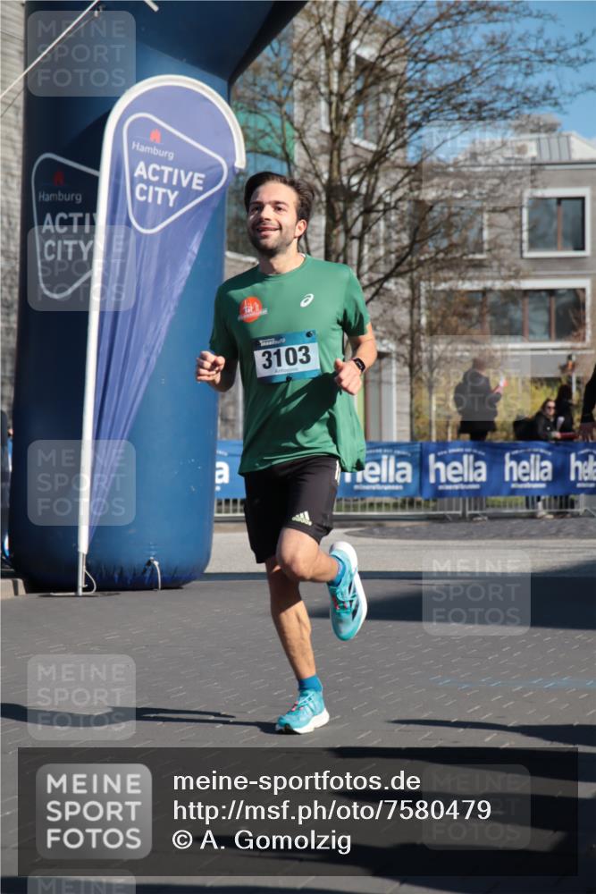 06.04.2025 - 44. Internationalen Wilhelmsburger Insellauf A. Gomolzig http://msf.ph/oto/7580479 06.04.2025 10:19:05 Ziel 3027, 3103 meine-sportfotos.de
