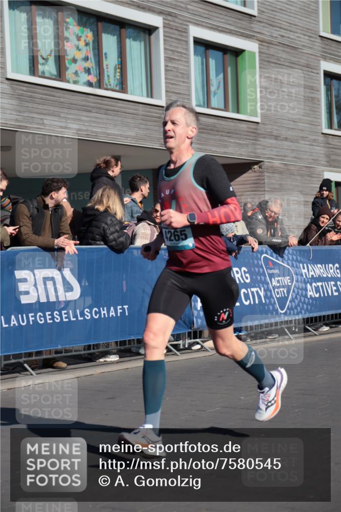 06.04.2025 - 44. Internationalen Wilhelmsburger Insellauf A. Gomolzig http://msf.ph/oto/7580545 06.04.2025 10:18:18 Ziel 4265 meine-sportfotos.de
