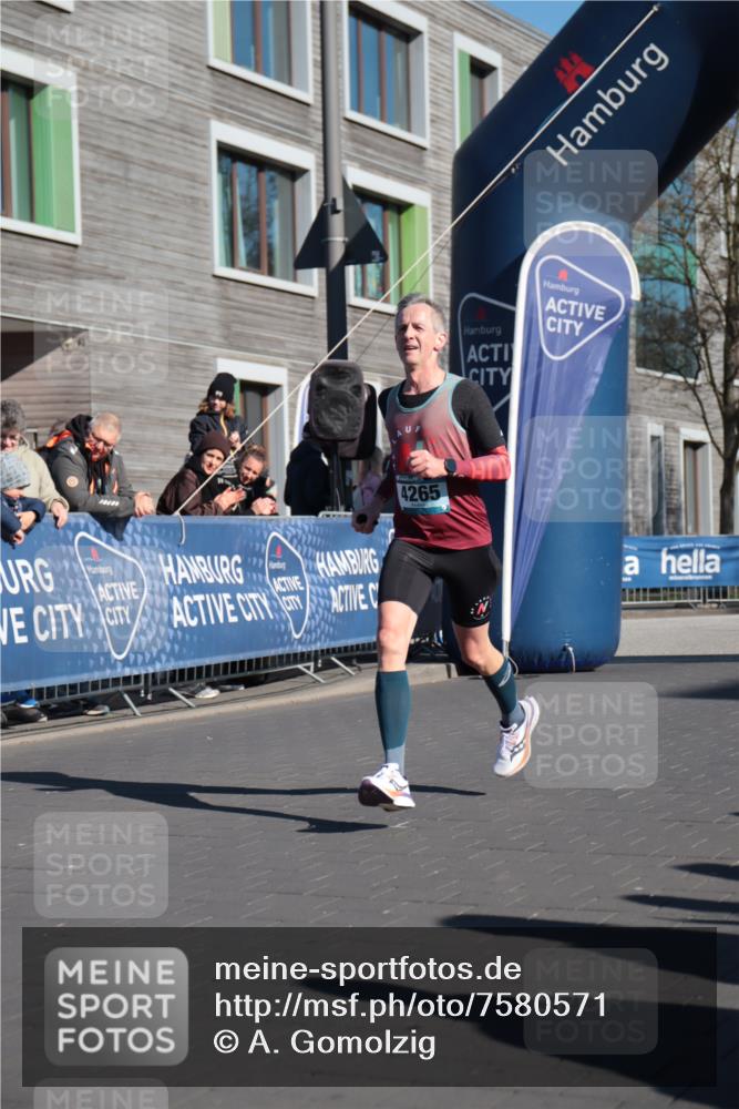 06.04.2025 - 44. Internationalen Wilhelmsburger Insellauf A. Gomolzig http://msf.ph/oto/7580571 06.04.2025 10:18:17 Ziel 4265 meine-sportfotos.de