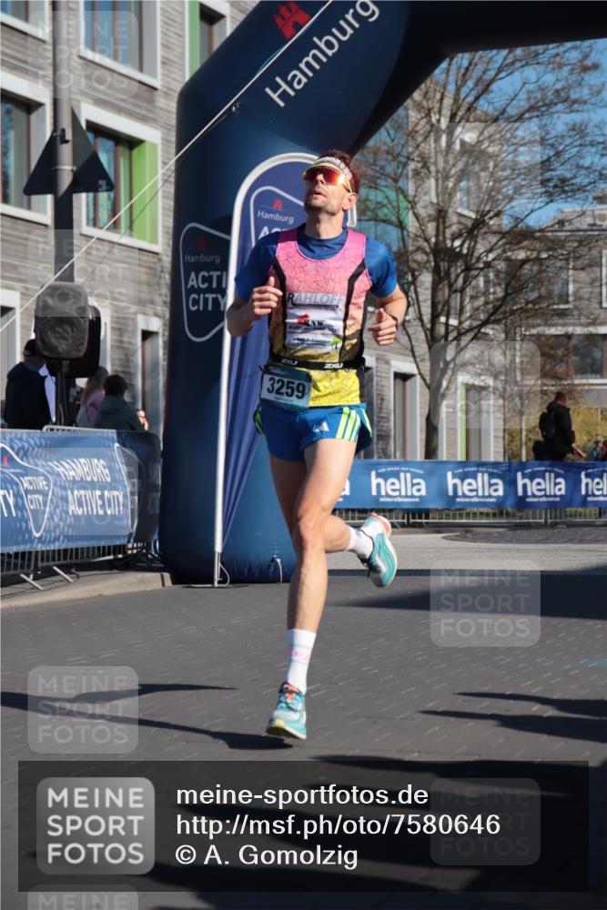 06.04.2025 - 44. Internationalen Wilhelmsburger Insellauf A. Gomolzig http://msf.ph/oto/7580646 06.04.2025 10:17:29 Ziel 3259 meine-sportfotos.de