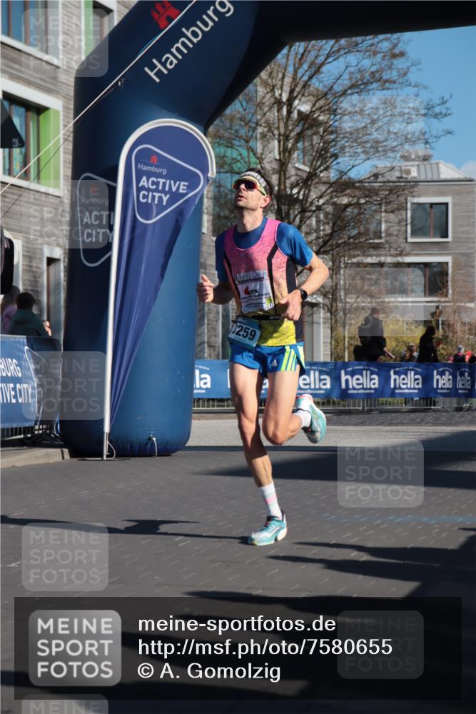 06.04.2025 - 44. Internationalen Wilhelmsburger Insellauf A. Gomolzig http://msf.ph/oto/7580655 06.04.2025 10:17:29 Ziel 3259 meine-sportfotos.de