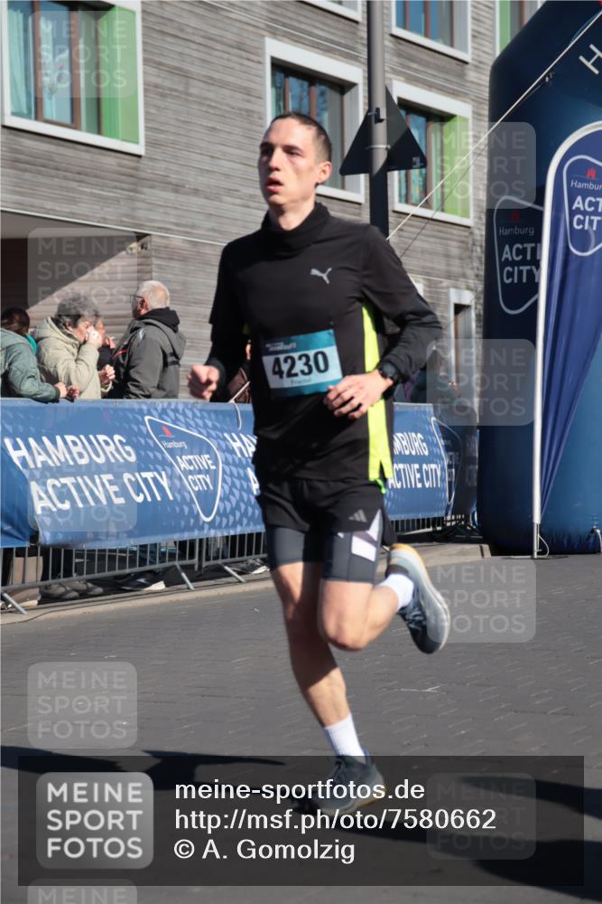 06.04.2025 - 44. Internationalen Wilhelmsburger Insellauf A. Gomolzig http://msf.ph/oto/7580662 06.04.2025 10:17:25 Ziel 3259, 4230 meine-sportfotos.de