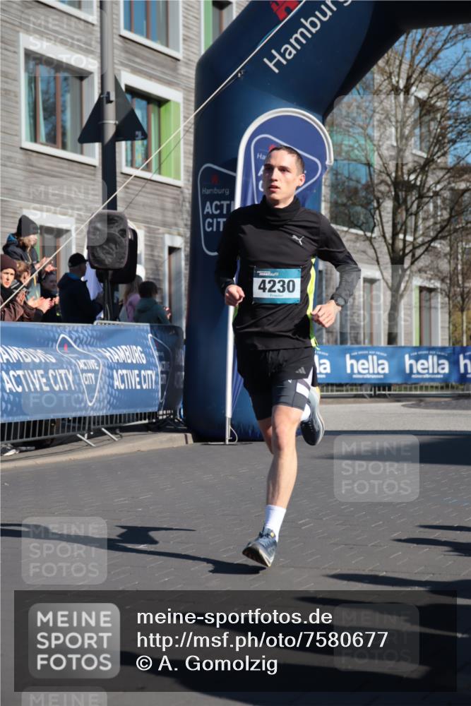 06.04.2025 - 44. Internationalen Wilhelmsburger Insellauf A. Gomolzig http://msf.ph/oto/7580677 06.04.2025 10:17:24 Ziel 3259, 4230 meine-sportfotos.de