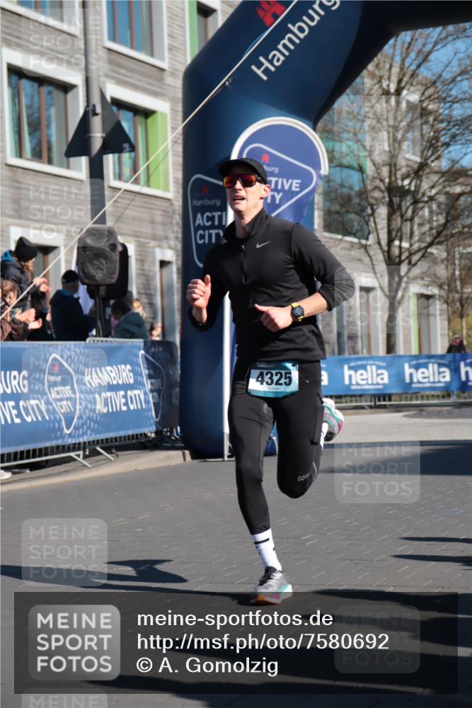 06.04.2025 - 44. Internationalen Wilhelmsburger Insellauf A. Gomolzig http://msf.ph/oto/7580692 06.04.2025 10:17:06 Ziel 4325 meine-sportfotos.de