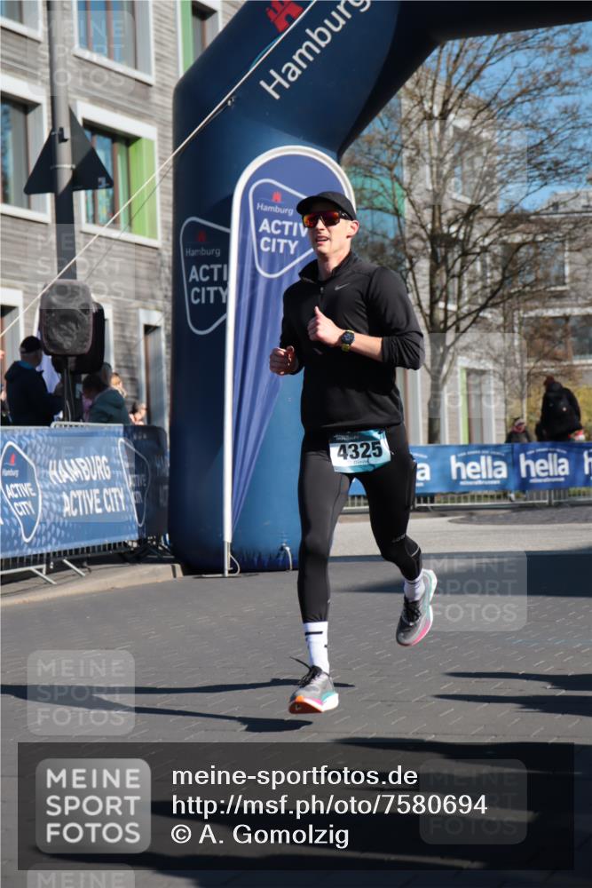 06.04.2025 - 44. Internationalen Wilhelmsburger Insellauf A. Gomolzig http://msf.ph/oto/7580694 06.04.2025 10:17:06 Ziel 4325 meine-sportfotos.de