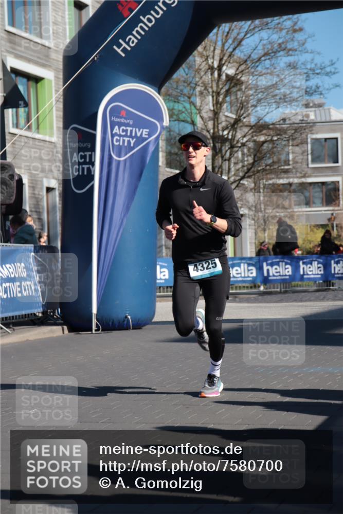 06.04.2025 - 44. Internationalen Wilhelmsburger Insellauf A. Gomolzig http://msf.ph/oto/7580700 06.04.2025 10:17:06 Ziel 4325 meine-sportfotos.de