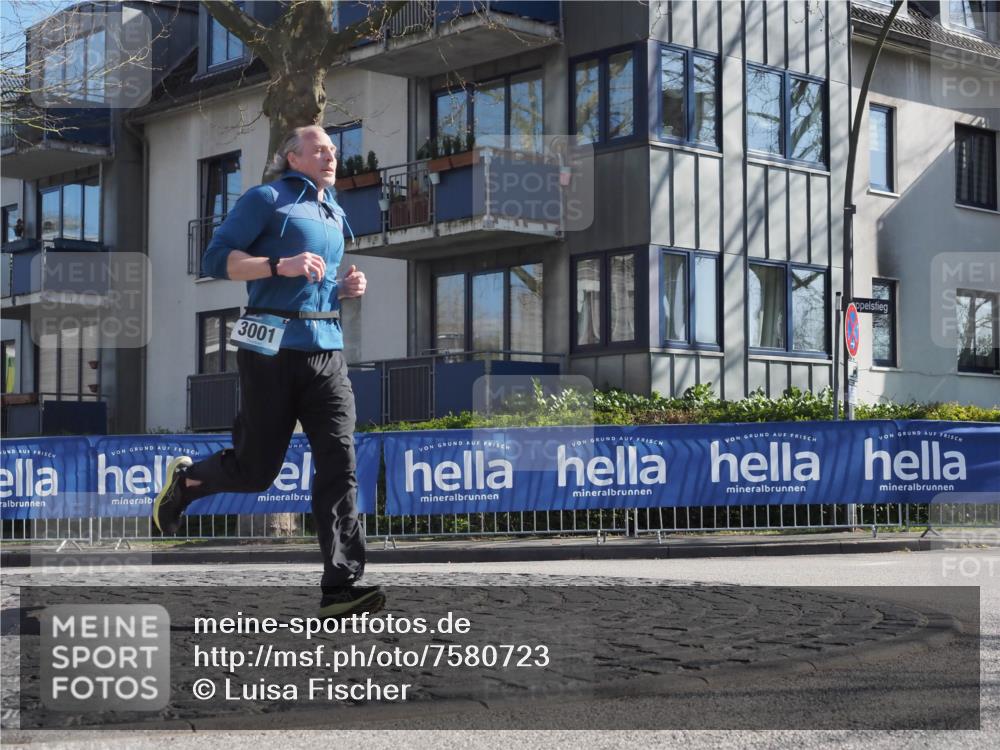 06.04.2025 - 44. Internationalen Wilhelmsburger Insellauf Luisa Fischer http://msf.ph/oto/7580723 06.04.2025 10:40:06 Ziel 3001 meine-sportfotos.de