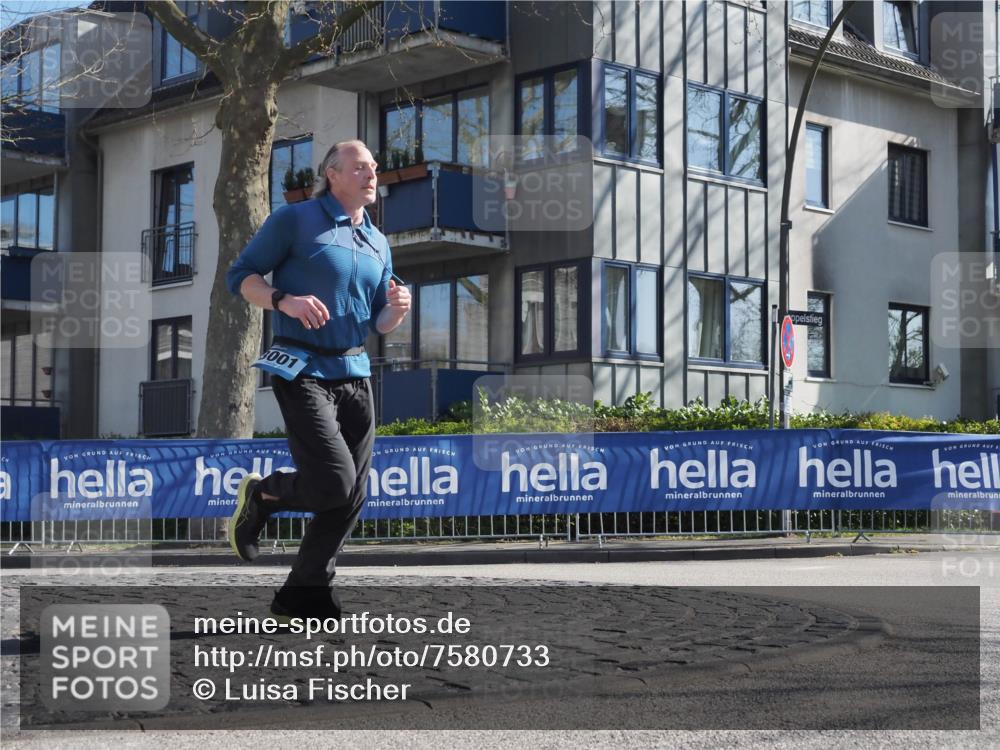 06.04.2025 - 44. Internationalen Wilhelmsburger Insellauf Luisa Fischer http://msf.ph/oto/7580733 06.04.2025 10:40:06 Ziel 001 meine-sportfotos.de