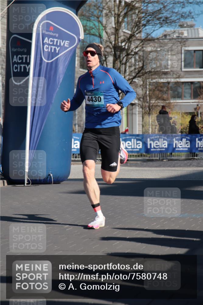 06.04.2025 - 44. Internationalen Wilhelmsburger Insellauf A. Gomolzig http://msf.ph/oto/7580748 06.04.2025 10:16:21 Ziel 4430 meine-sportfotos.de