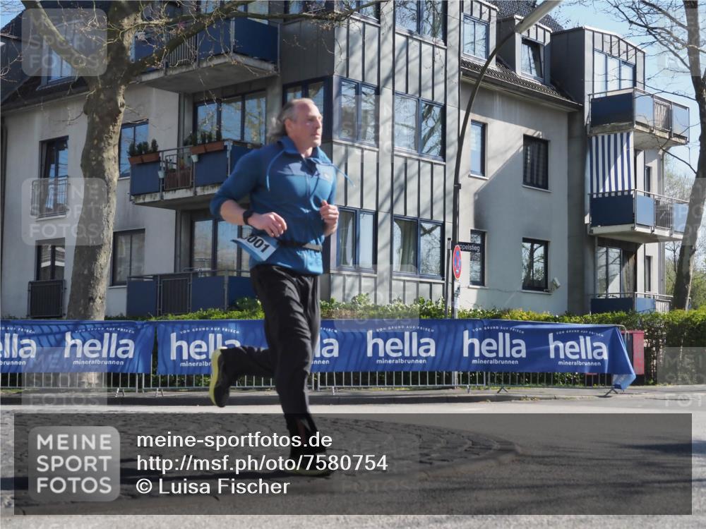 06.04.2025 - 44. Internationalen Wilhelmsburger Insellauf Luisa Fischer http://msf.ph/oto/7580754 06.04.2025 10:40:07 Ziel 001 meine-sportfotos.de