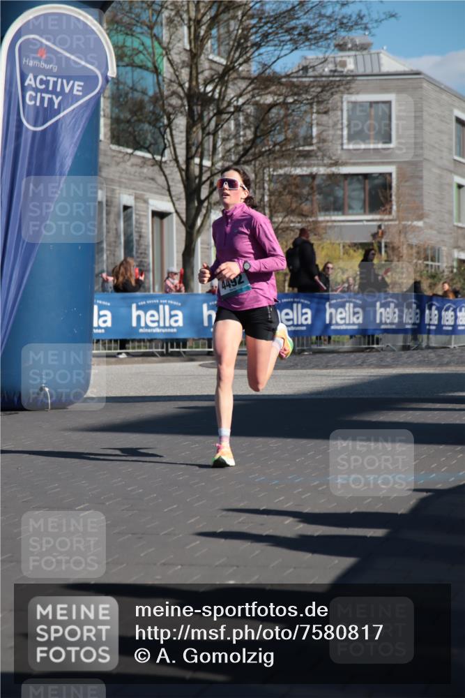 06.04.2025 - 44. Internationalen Wilhelmsburger Insellauf A. Gomolzig http://msf.ph/oto/7580817 06.04.2025 10:16:07 Ziel 4492 meine-sportfotos.de