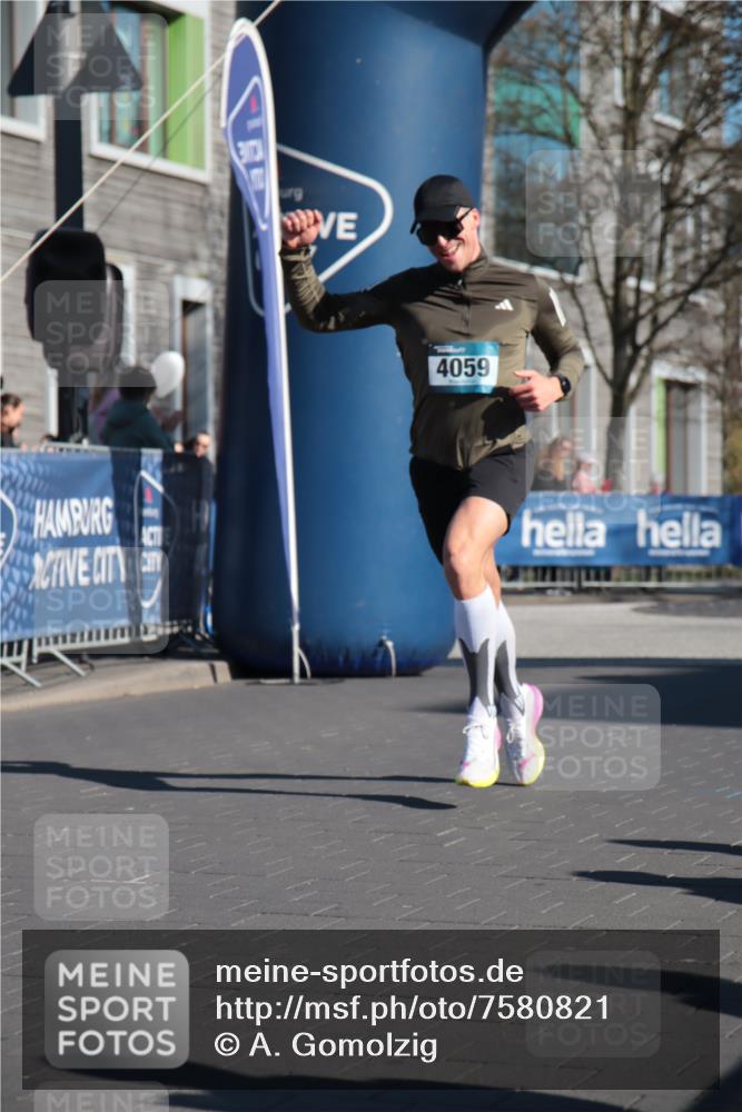06.04.2025 - 44. Internationalen Wilhelmsburger Insellauf A. Gomolzig http://msf.ph/oto/7580821 06.04.2025 10:15:47 Ziel 4059 meine-sportfotos.de