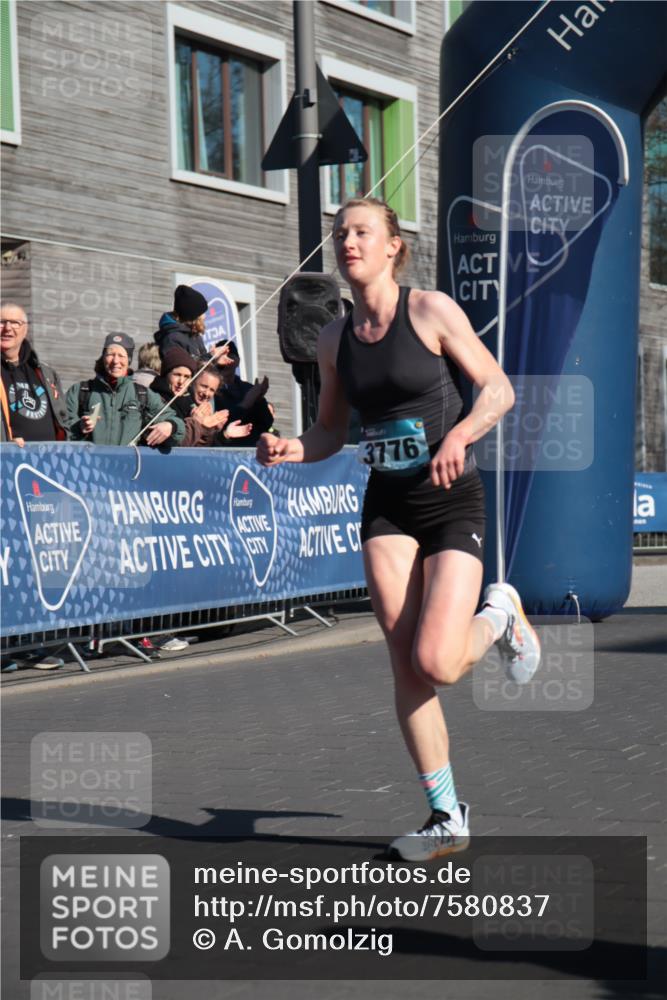 06.04.2025 - 44. Internationalen Wilhelmsburger Insellauf A. Gomolzig http://msf.ph/oto/7580837 06.04.2025 10:15:24 Ziel 3080, 3776 meine-sportfotos.de