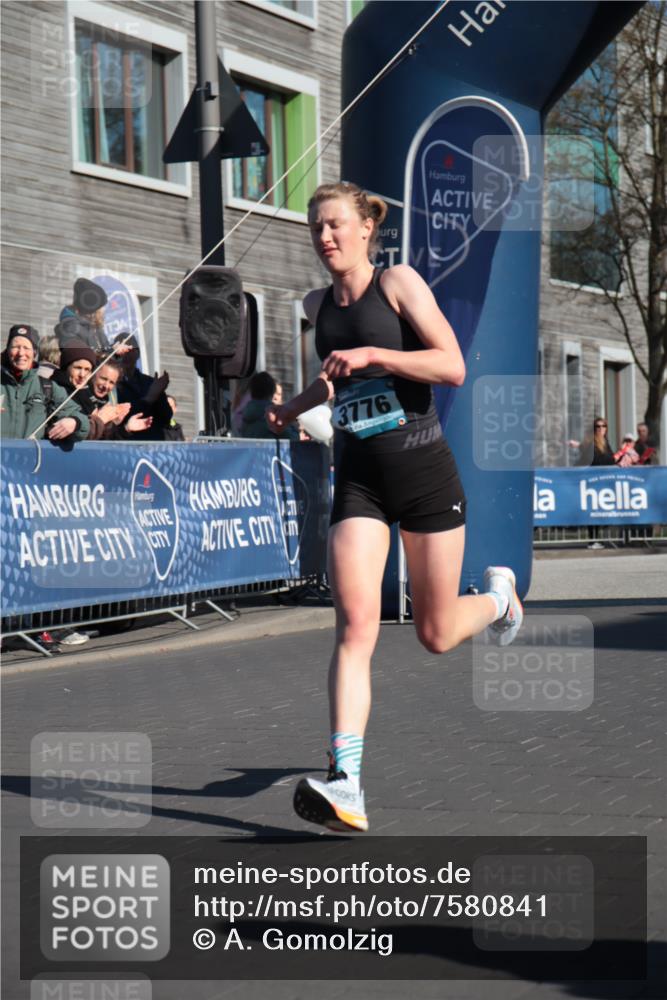 06.04.2025 - 44. Internationalen Wilhelmsburger Insellauf A. Gomolzig http://msf.ph/oto/7580841 06.04.2025 10:15:24 Ziel 3080, 3776 meine-sportfotos.de