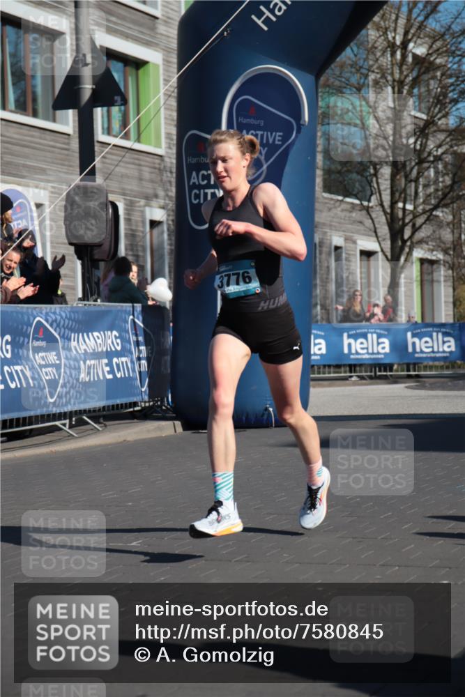 06.04.2025 - 44. Internationalen Wilhelmsburger Insellauf A. Gomolzig http://msf.ph/oto/7580845 06.04.2025 10:15:23 Ziel 3080, 3475, 3776 meine-sportfotos.de