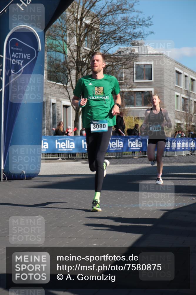 06.04.2025 - 44. Internationalen Wilhelmsburger Insellauf A. Gomolzig http://msf.ph/oto/7580875 06.04.2025 10:15:22 Ziel 3080, 3475, 3776 meine-sportfotos.de