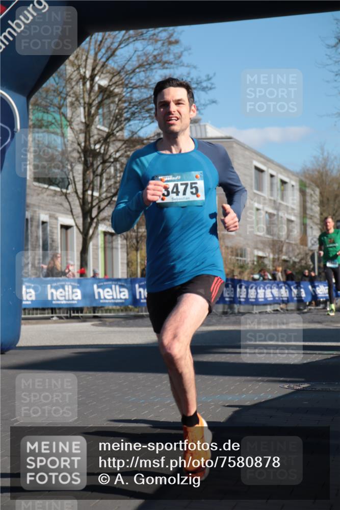 06.04.2025 - 44. Internationalen Wilhelmsburger Insellauf A. Gomolzig http://msf.ph/oto/7580878 06.04.2025 10:15:18 Ziel 3080, 3475, 3776 meine-sportfotos.de