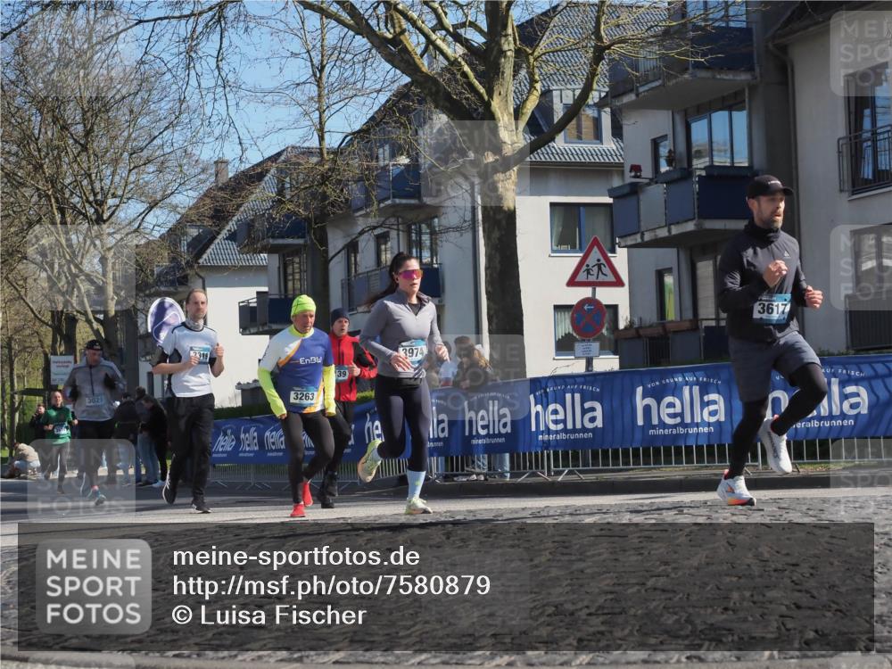 06.04.2025 - 44. Internationalen Wilhelmsburger Insellauf Luisa Fischer http://msf.ph/oto/7580879 06.04.2025 10:40:15 Ziel 3021, 3319, 3263, 39, 3974, 3617 meine-sportfotos.de