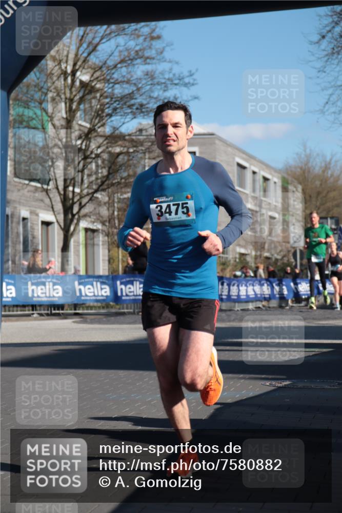 06.04.2025 - 44. Internationalen Wilhelmsburger Insellauf A. Gomolzig http://msf.ph/oto/7580882 06.04.2025 10:15:18 Ziel 3080, 3475, 3776 meine-sportfotos.de