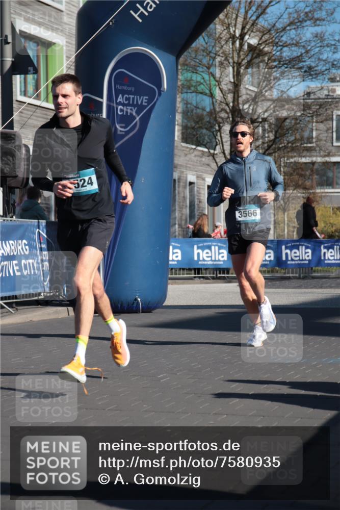 06.04.2025 - 44. Internationalen Wilhelmsburger Insellauf A. Gomolzig http://msf.ph/oto/7580935 06.04.2025 10:14:54 Ziel 3524, 3566, 3599 meine-sportfotos.de